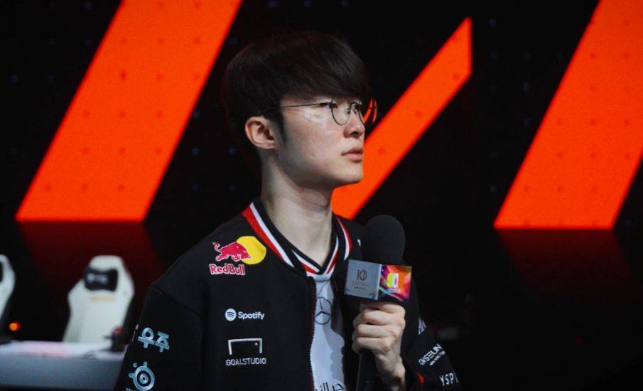 Faker认为T1四名队友是最(zuì)强的(de)LOL选手(shǒu)