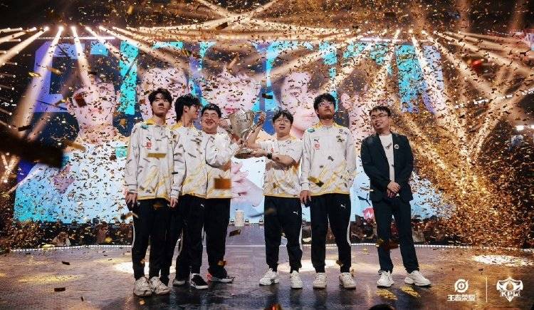 一支战队如何改(gǎi)变重慶(qìng)电竞生(shēng)态