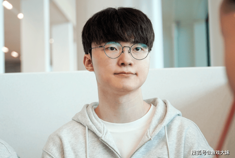 LOL官方再次(cì)发文強(qiáng)调，faker就是(shì)傳(chuán)奇选手，地位无人能撼动