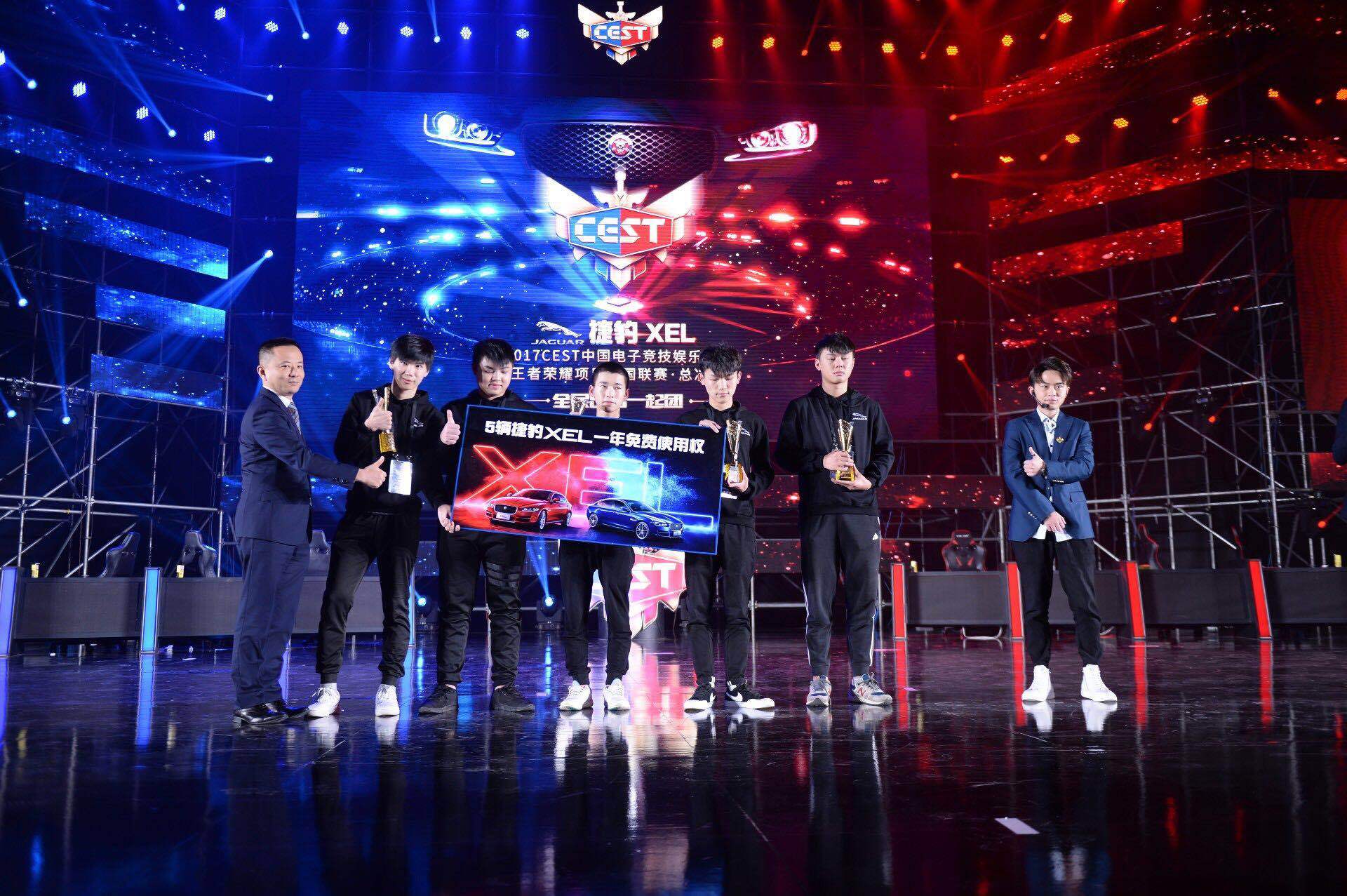 电竞盛事揭秘:赛事直播与战队荣耀背后的故事