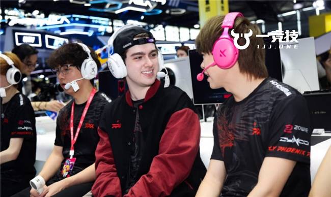 无畏契(qì)约：autumn将離(lí)开FPX，战队可(kě)能分崩離(lí)析(xī)