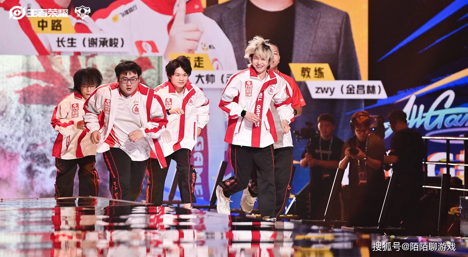 2025年(nián)KPL年(nián)总戰(zhàn)隊(duì)分析：AG劍(jiàn)指7连冠(guān)，久(jiǔ)哲轮换值得期待(dài)，JDG没戏！