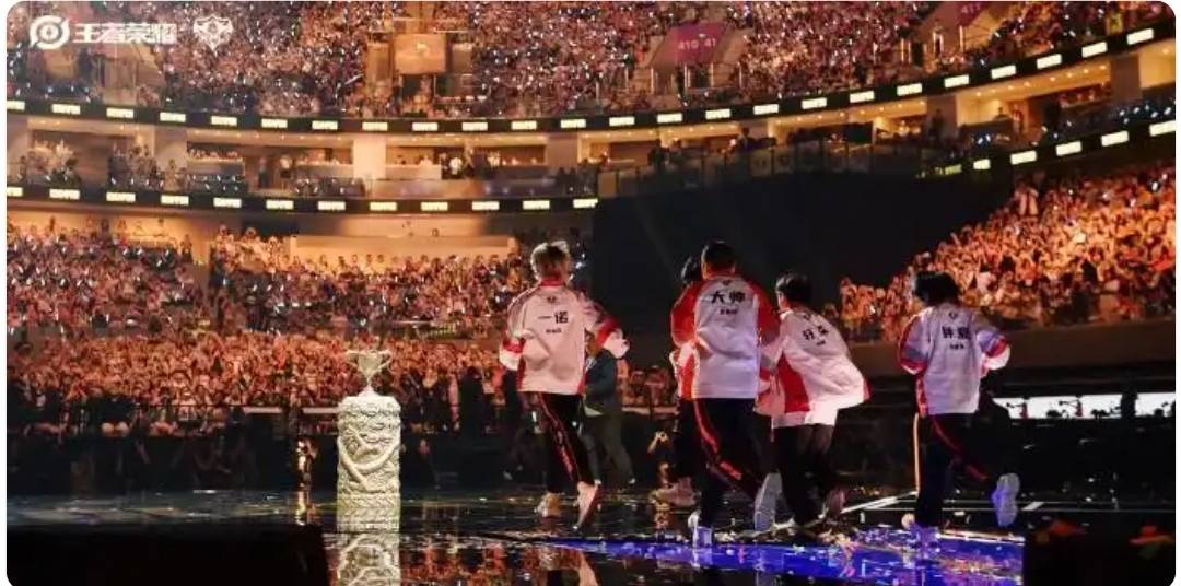 刷新赛事纪录，成都AG超玩会战队捧起KPL夏季赛奖杯