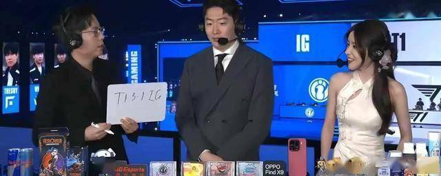 S15赛事解说Rita新中式造(zào)型出圈 网友直呼塔子姐好美